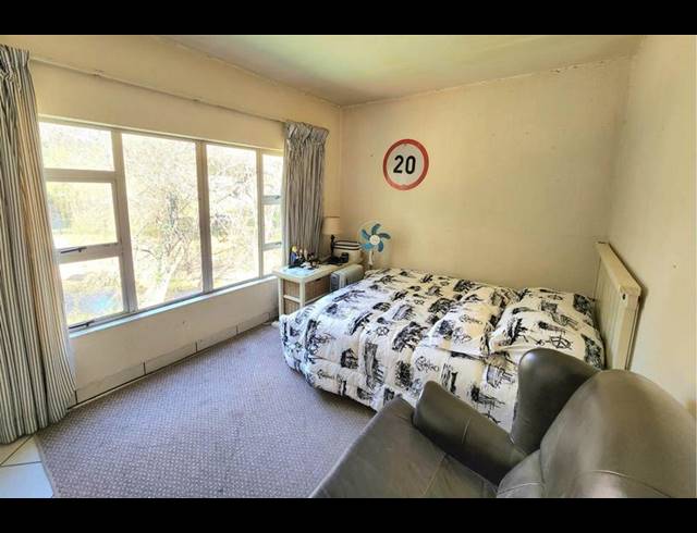 5 BEDROOM HOUSE FOR SALE IN HURLINGHAM